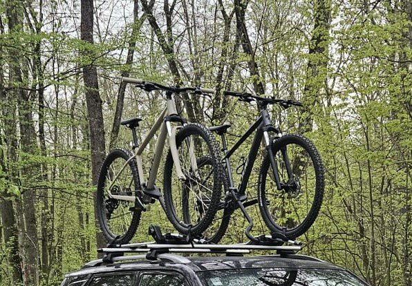 Pachet: 2 biciclete cu 2 locuri de parcare pentru ele, in Bucuresti