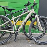 Pachet: 2 biciclete cu 2 locuri de parcare pentru ele, in Bucuresti